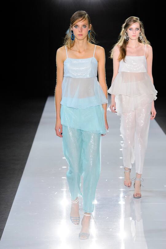 Die Runway-Bilder der Emporio Armani SS18 Show in London