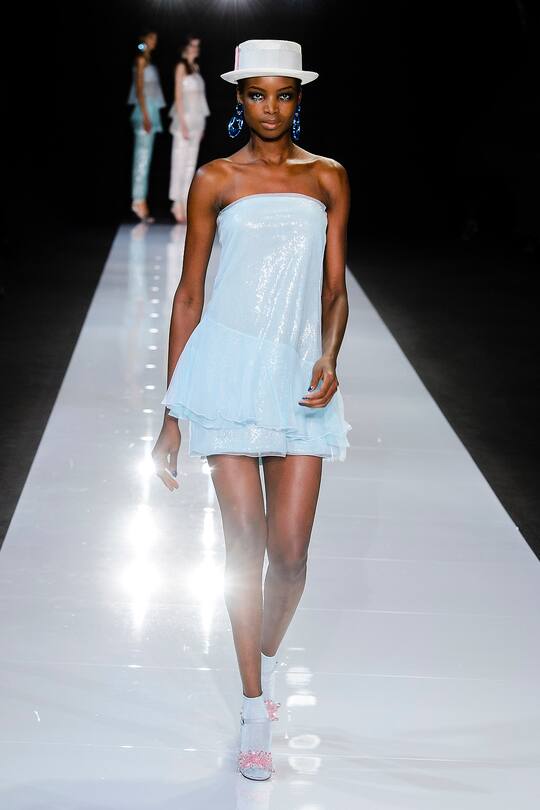 Die Runway-Bilder der Emporio Armani SS18 Show in London