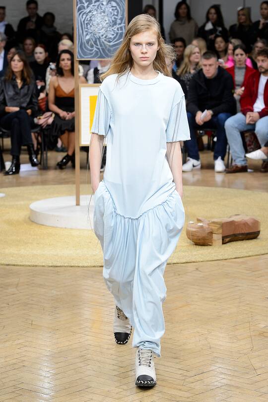 Die Runway-Bilder der JW Anderson SS18 Show in London