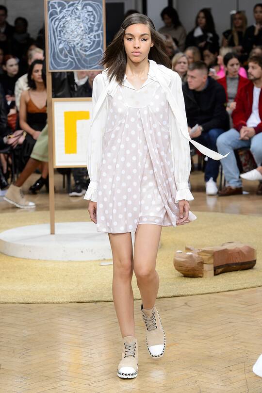 Die Runway-Bilder der JW Anderson SS18 Show in London