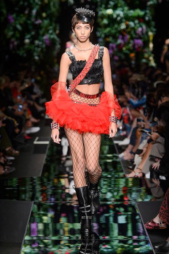 Runway-Bild der Moschino Frühjahr/Sommer 2018 Show in Mailand