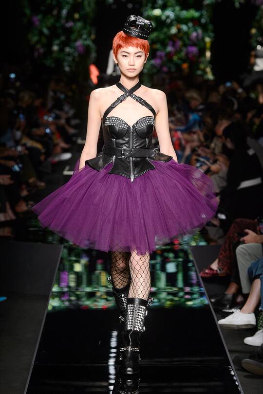 Runway-Bild der Moschino Frühjahr/Sommer 2018 Show in Mailand