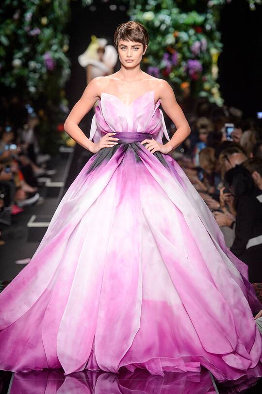 Runway-Bild der Moschino Frühjahr/Sommer 2018 Show in Mailand