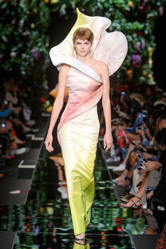 Runway-Bild der Moschino Frühjahr/Sommer 2018 Show in Mailand