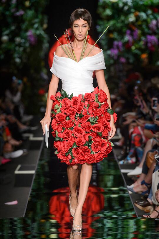 Runway-Bild der Moschino Frühjahr/Sommer 2018 Show in Mailand