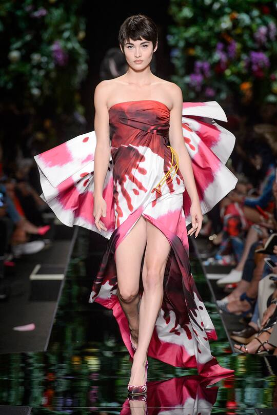 Runway-Bild der Moschino Frühjahr/Sommer 2018 Show in Mailand