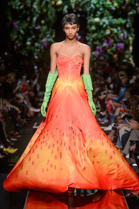 Runway-Bild der Moschino Frühjahr/Sommer 2018 Show in Mailand