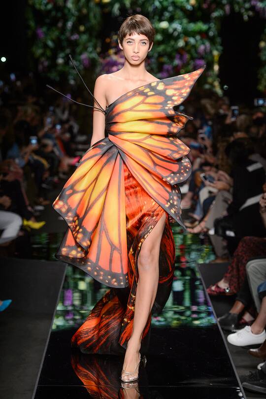 Runway-Bild der Moschino Frühjahr/Sommer 2018 Show in Mailand
