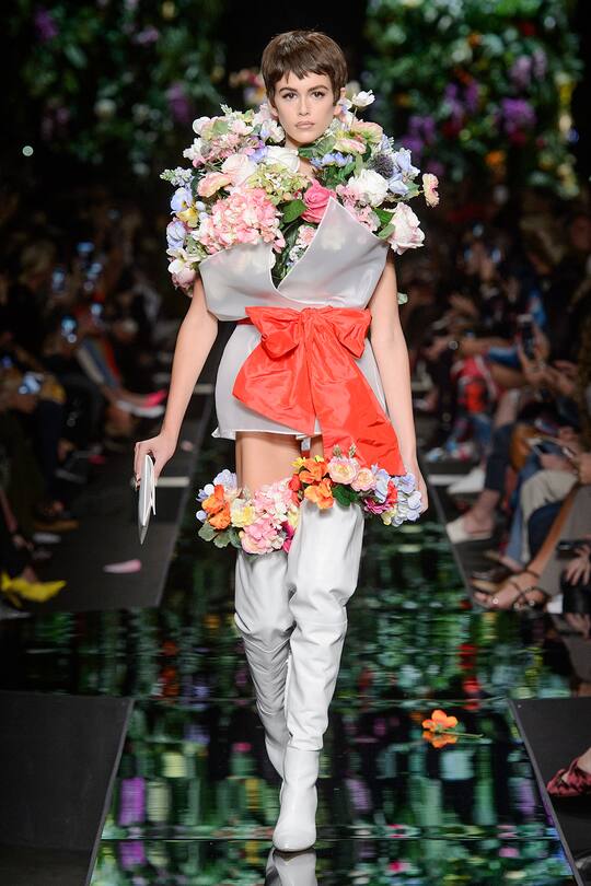 Runway-Bild der Moschino Frühjahr/Sommer 2018 Show in Mailand