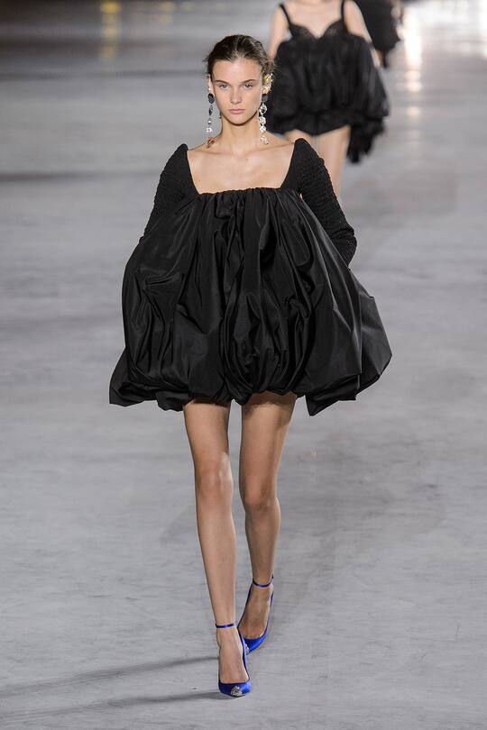 Look von der Saint Laurent Frühjahr/Sommer 2018 Show in Paris.