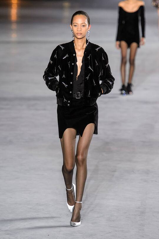 Look von der Saint Laurent Frühjahr/Sommer 2018 Show in Paris.