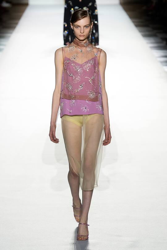 Runway-Bild der Dries Van Noten Frühjahr/Sommer 2018 Show in Paris