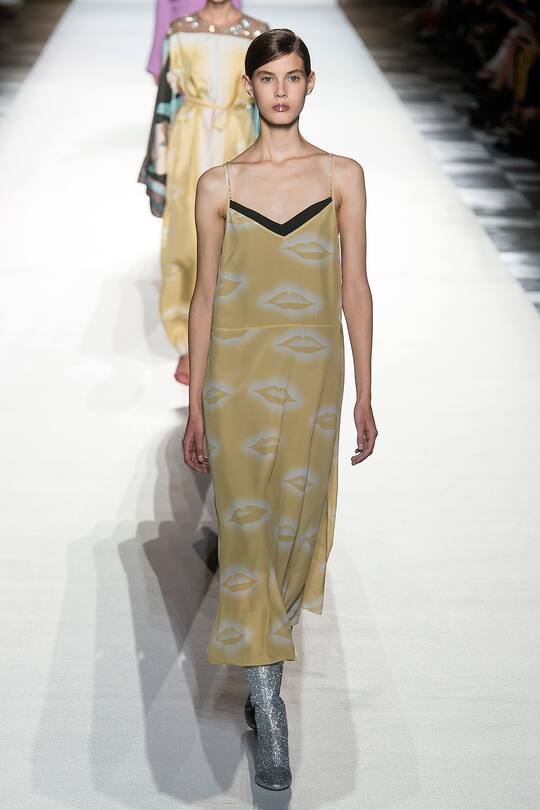 Runway-Bild der Dries Van Noten Frühjahr/Sommer 2018 Show in Paris