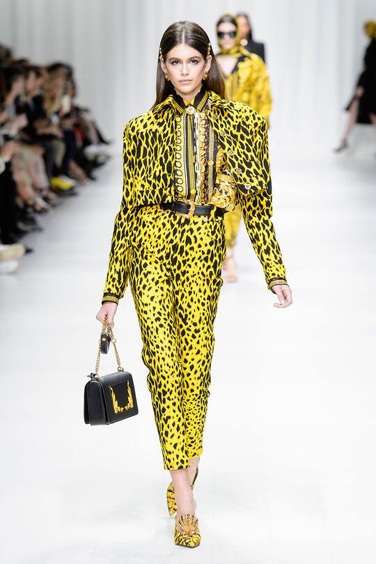 Runway-Bild der Versace Frühjahr/Sommer 2018 Show in Mailand