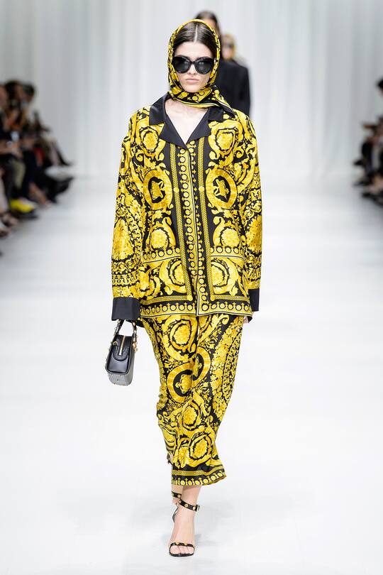 Runway-Bild der Versace Frühjahr/Sommer 2018 Show in Mailand