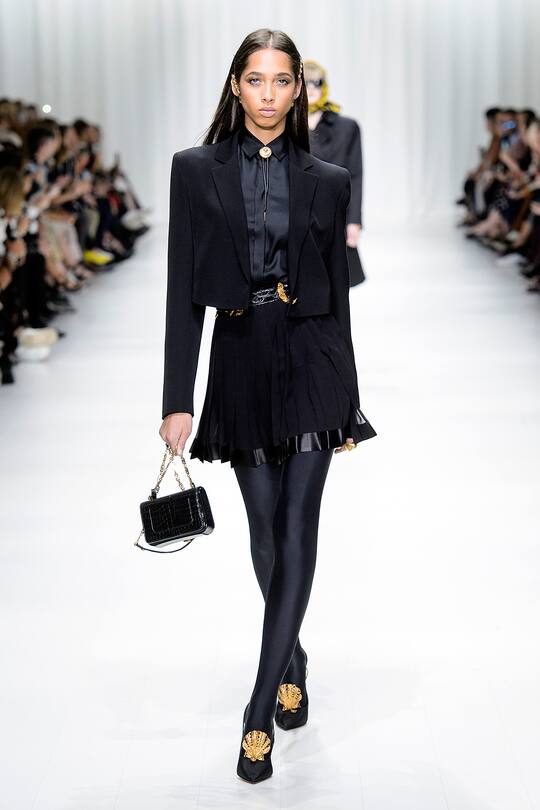 Runway-Bild der Versace Frühjahr/Sommer 2018 Show in Mailand