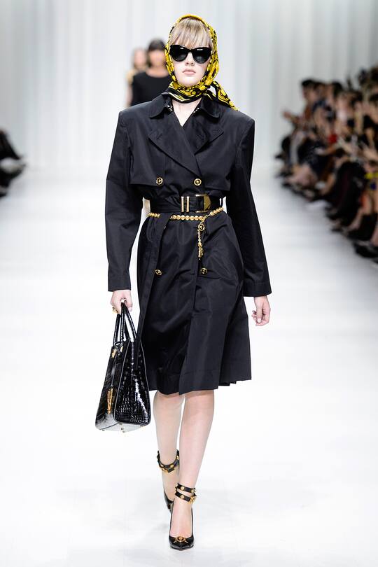 Runway-Bild der Versace Frühjahr/Sommer 2018 Show in Mailand