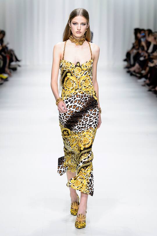 Runway-Bild der Versace Frühjahr/Sommer 2018 Show in Mailand