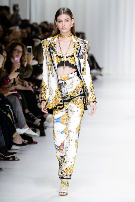 Runway-Bild der Versace Frühjahr/Sommer 2018 Show in Mailand