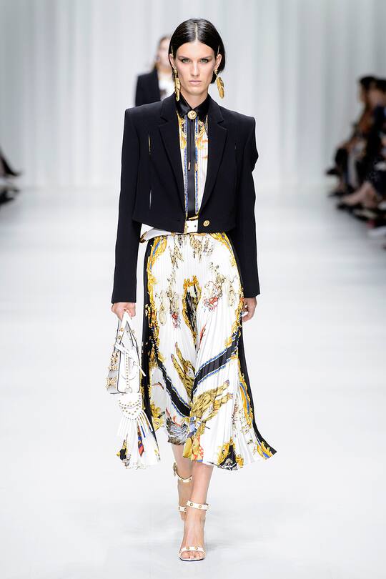 Runway-Bild der Versace Frühjahr/Sommer 2018 Show in Mailand