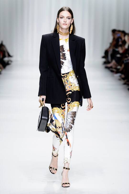 Runway-Bild der Versace Frühjahr/Sommer 2018 Show in Mailand