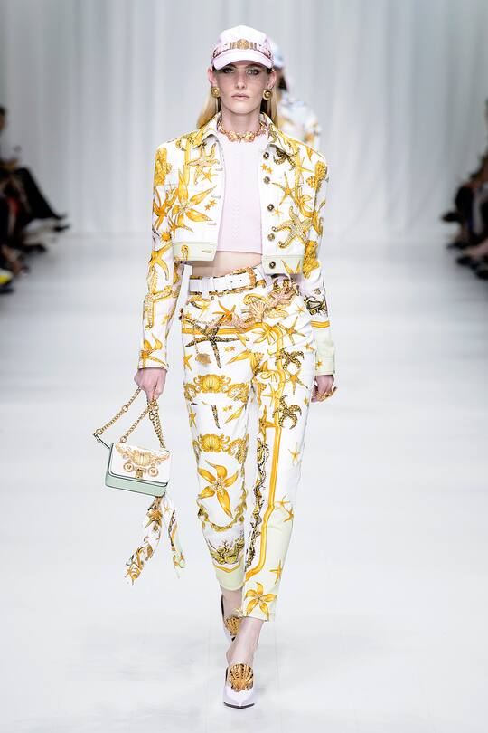 Runway-Bild der Versace Frühjahr/Sommer 2018 Show in Mailand