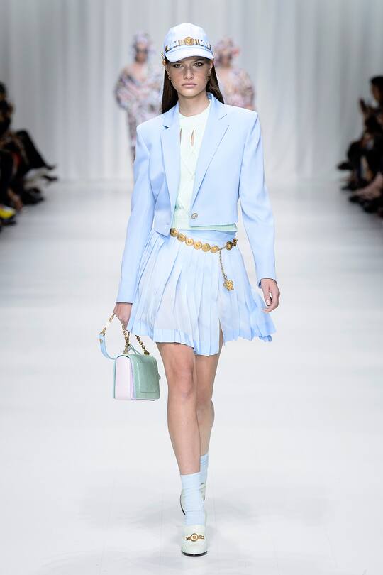 Runway-Bild der Versace Frühjahr/Sommer 2018 Show in Mailand