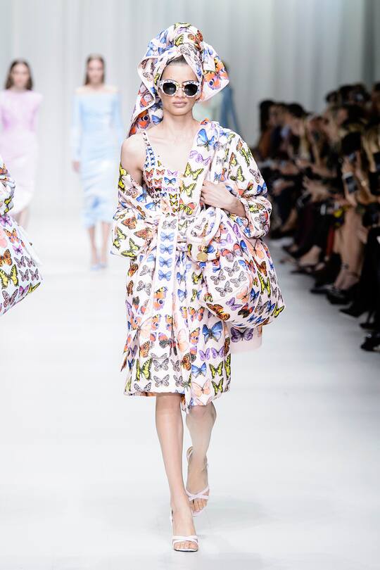 Runway-Bild der Versace Frühjahr/Sommer 2018 Show in Mailand