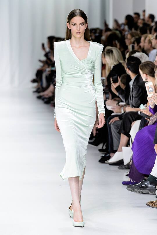 Runway-Bild der Versace Frühjahr/Sommer 2018 Show in Mailand