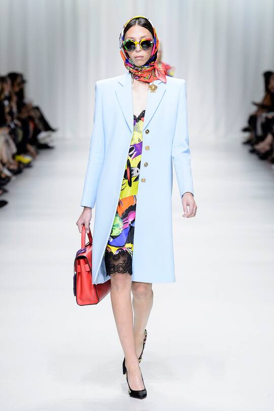 Runway-Bild der Versace Frühjahr/Sommer 2018 Show in Mailand