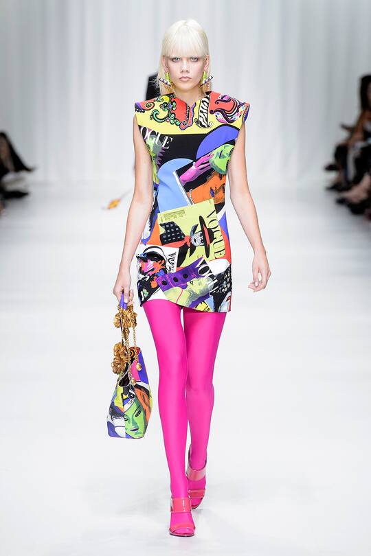 Runway-Bild der Versace Frühjahr/Sommer 2018 Show in Mailand