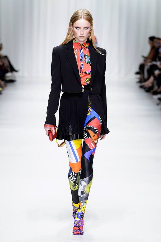 Runway-Bild der Versace Frühjahr/Sommer 2018 Show in Mailand