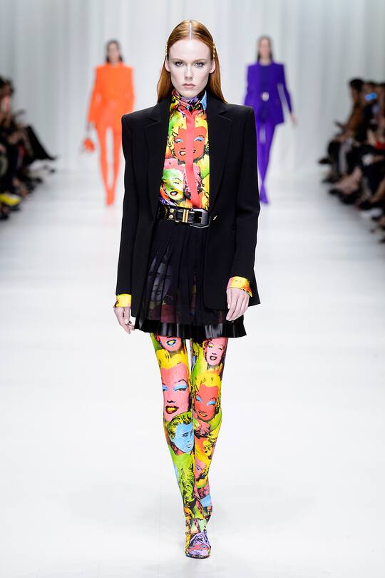 Runway-Bild der Versace Frühjahr/Sommer 2018 Show in Mailand