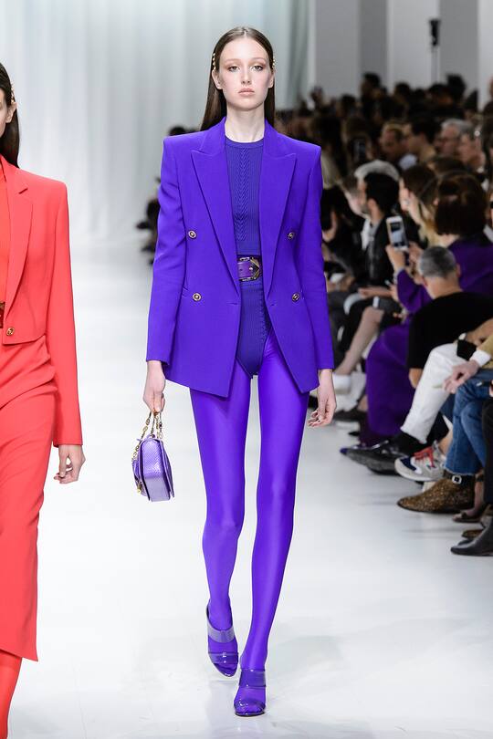 Runway-Bild der Versace Frühjahr/Sommer 2018 Show in Mailand