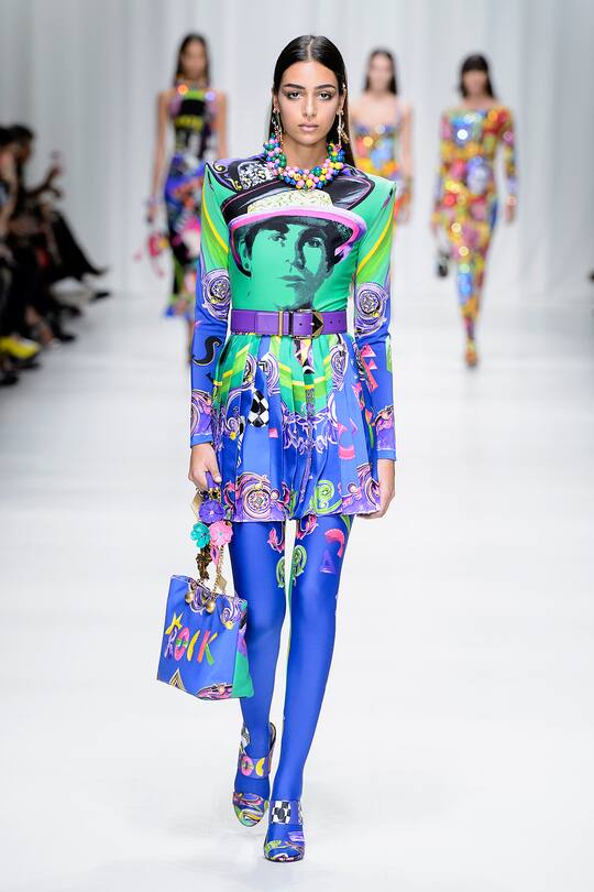 Runway-Bild der Versace Frühjahr/Sommer 2018 Show in Mailand