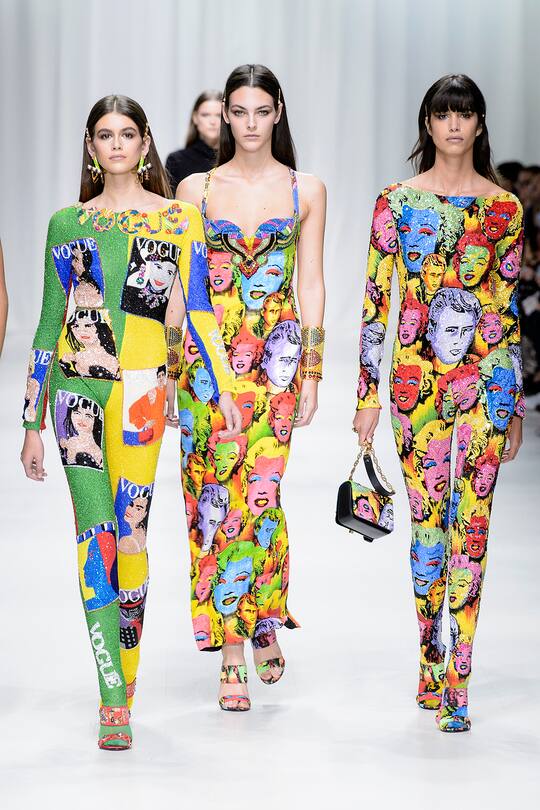 Runway-Bild der Versace Frühjahr/Sommer 2018 Show in Mailand