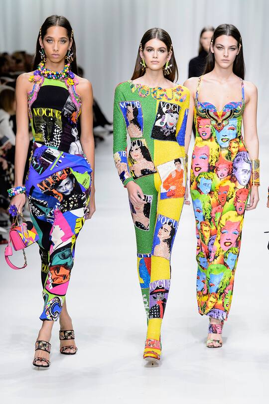 Runway-Bild der Versace Frühjahr/Sommer 2018 Show in Mailand