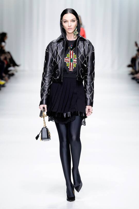 Runway-Bild der Versace Frühjahr/Sommer 2018 Show in Mailand