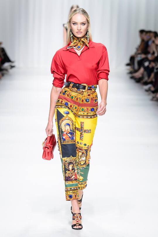 Runway-Bild der Versace Frühjahr/Sommer 2018 Show in Mailand