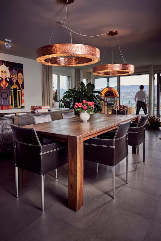 Markus und Daniela Saegmueller Gastronomen, Kinder Annina und Andri, Zollikon ZH, 2020, LIVING SI 16/2021