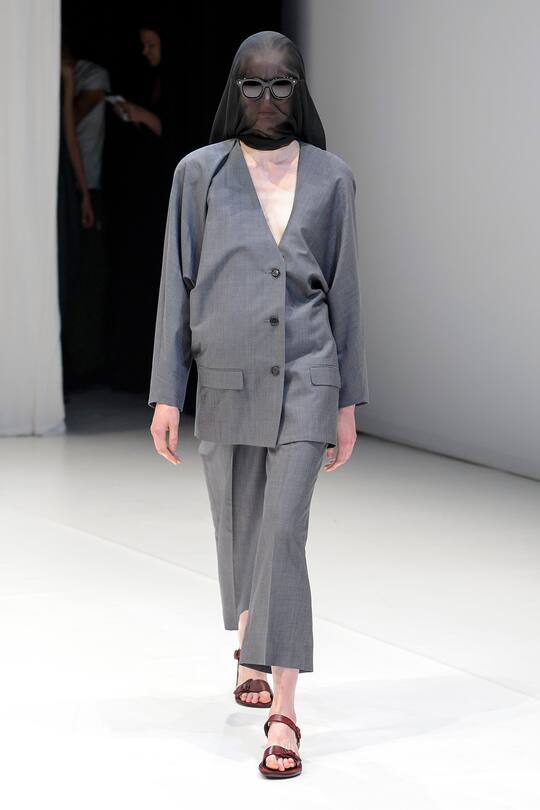 Die Runway-Bilder der Hussein Chalayan SS18 Show in London