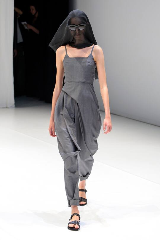 Die Runway-Bilder der Hussein Chalayan SS18 Show in London
