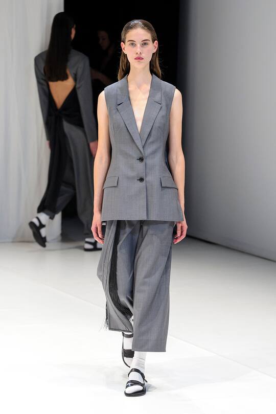 Die Runway-Bilder der Hussein Chalayan SS18 Show in London