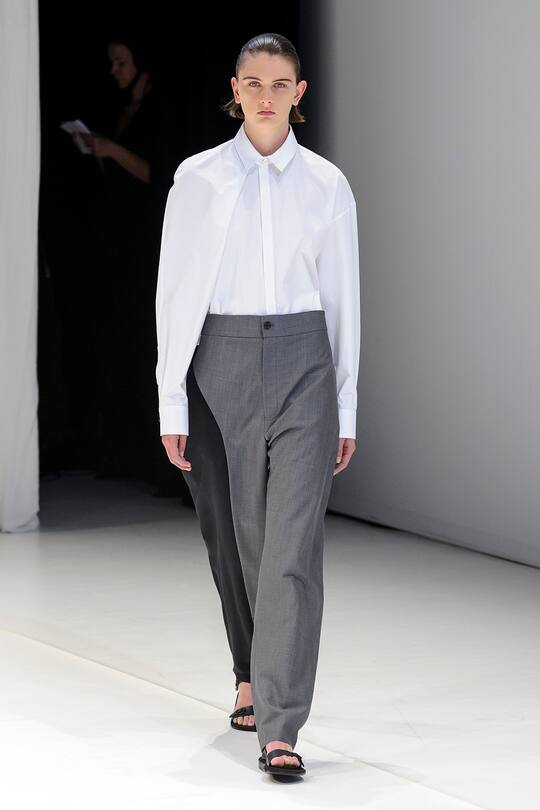 Die Runway-Bilder der Hussein Chalayan SS18 Show in London