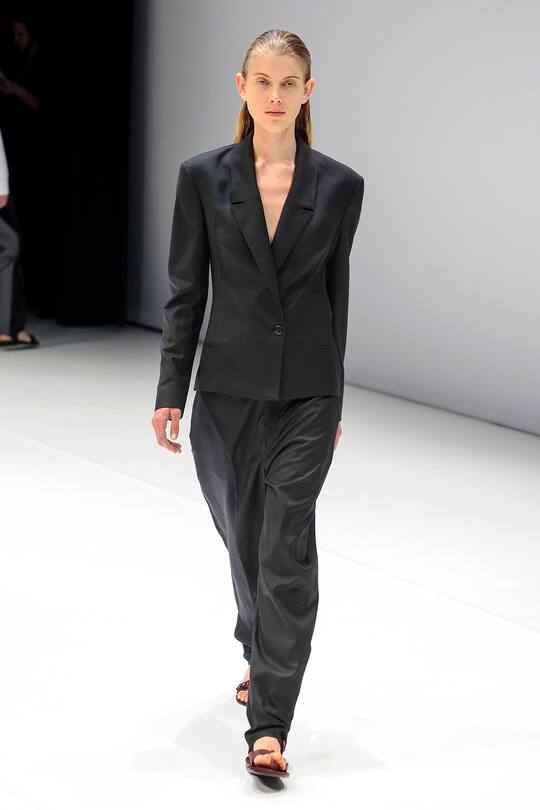 Die Runway-Bilder der Hussein Chalayan SS18 Show in London