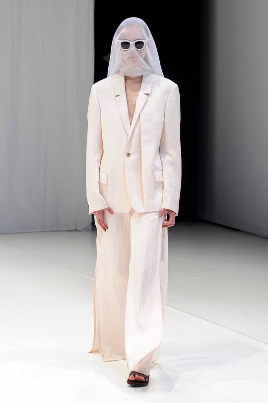 Die Runway-Bilder der Hussein Chalayan SS18 Show in London