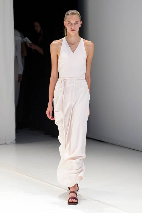 Die Runway-Bilder der Hussein Chalayan SS18 Show in London