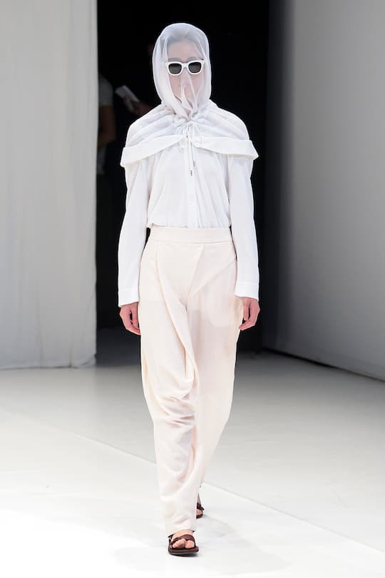 Die Runway-Bilder der Hussein Chalayan SS18 Show in London