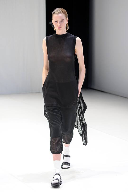 Die Runway-Bilder der Hussein Chalayan SS18 Show in London