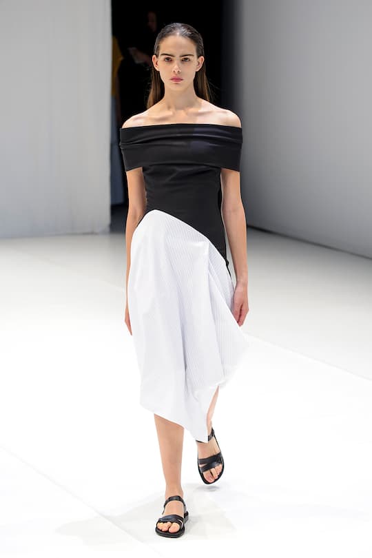 Die Runway-Bilder der Hussein Chalayan SS18 Show in London